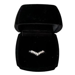 Platinum 900 V Ring